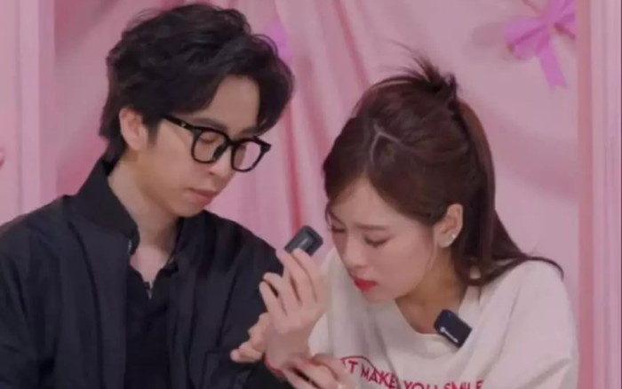 Ngọc Kem và ViruSs thoải mái trò chuyện, giao lưu mỗi khi livestream. Ảnh: Sưu tầm