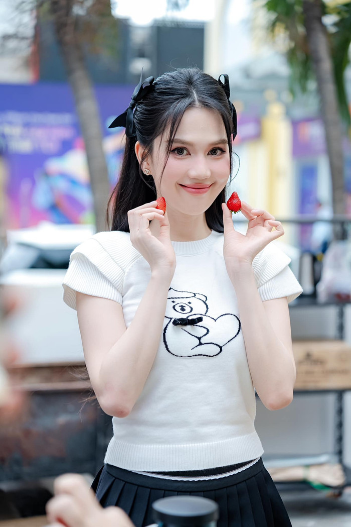 Hình ảnh mới của Ngọc Trinh được công chúng dành nhiều lời ngợi khen.