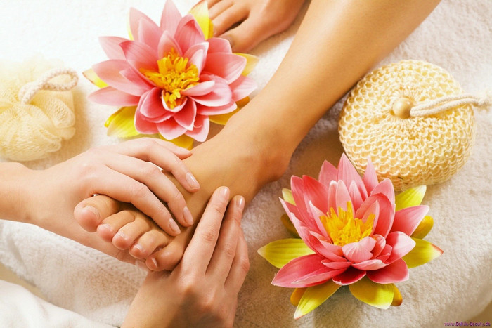Massage giúp đôi chân duy trì được độ săn chắc và đàn hồi.