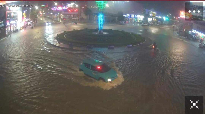 Clip: Mưa lớn kéo dài trong đêm, cuốn trôi ô tô trên đường ở Thái Nguyên Ảnh 2