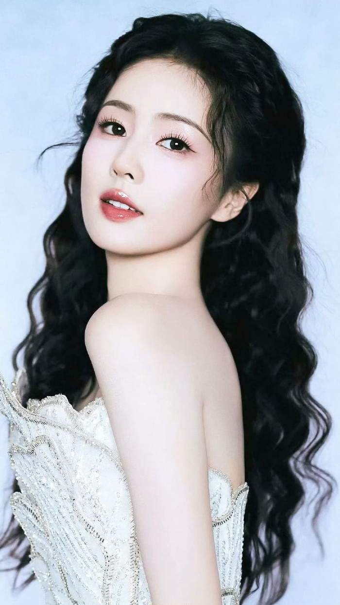 Bạch Lộc đón tin vui lớn, nối gót Triệu Lệ Dĩnh, Triệu Lộ Tư bước vào hàng huyền thoại Ảnh 1