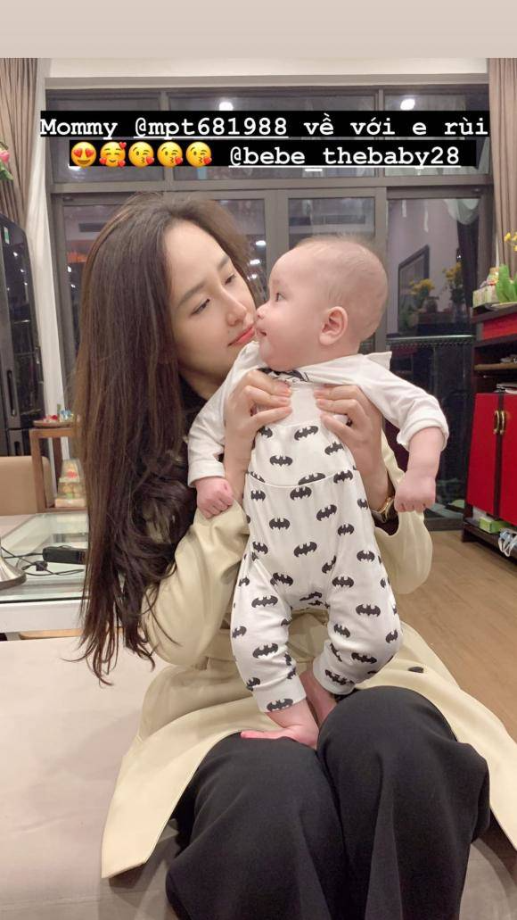 Bất kỳ bức ảnh nào Mai Phương Thúy chụp với trẻ con đều gây xôn xao cõi mạng. 