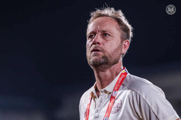 HLV Polking đã ngợi ca Jason Quang Vinh. Ảnh: CLB CAHN