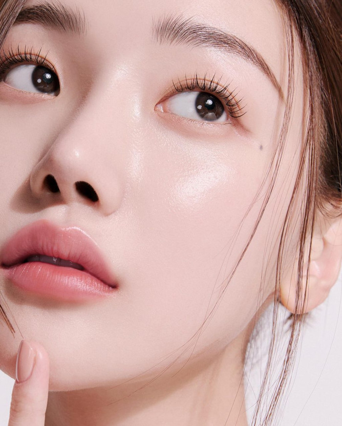 Lông mi chắc khoẻ là niềm ao ước của nhiều chị em phụ nữ.