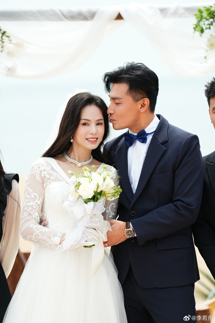 Ảnh cưới của cặp đôi trong phim Đóa Hồng Xế Chiều