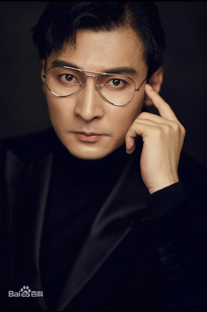 Hạ Cương từng tham gia nhiều dự án phim đầu tư lớn gần đây là Liên Hoa Lâu