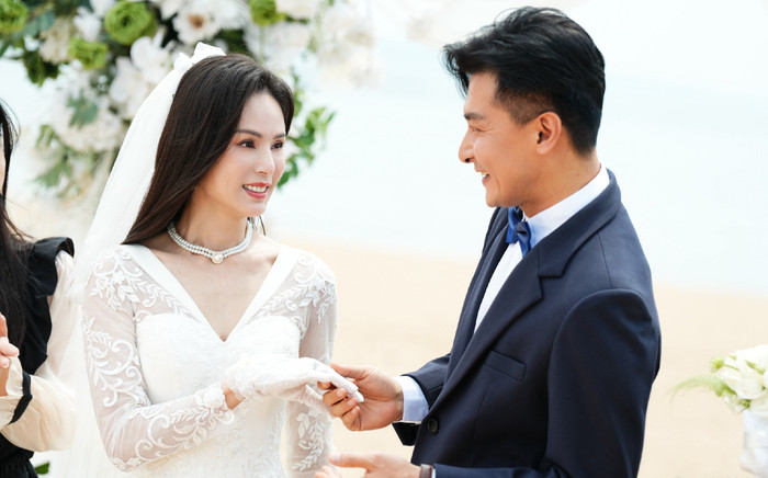 Danh tính ông xã cực phẩm kém 16 tuổi sắp kết hôn với nữ diễn viên U60 Ảnh 2