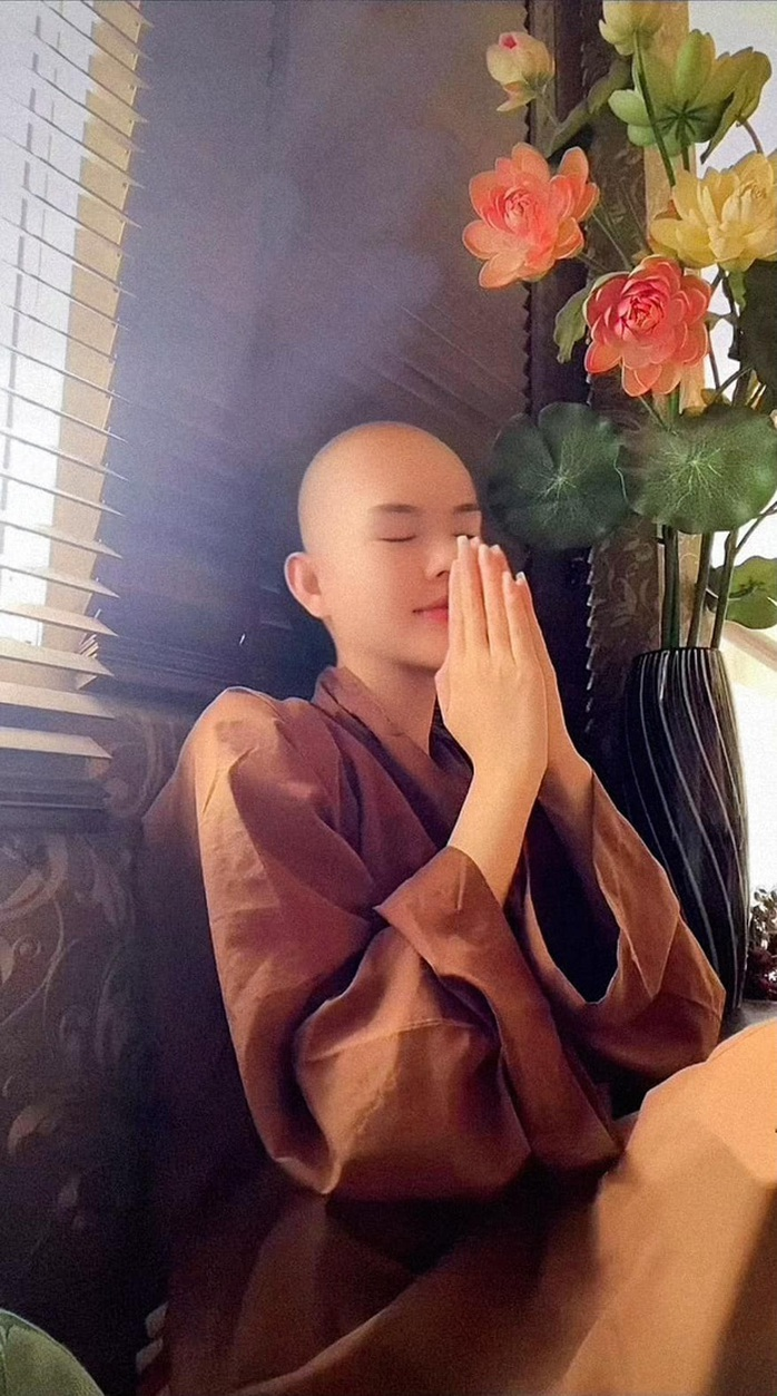Ngọc Trinh từng quyết định xuống tóc vì biến cố tình cảm.