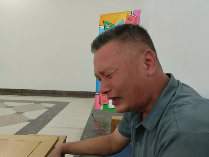 Bố ruột của bé trai bị đánh đau lòng kể lại sự việc