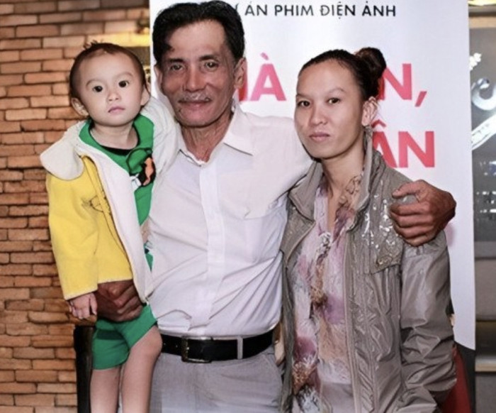 Ông tuyên bố đã chia tay người vợ thứ 4.