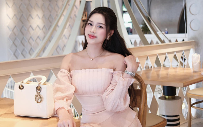 Đỗ Thị Hà mang gần 200 triệu dạo phố Ảnh 2