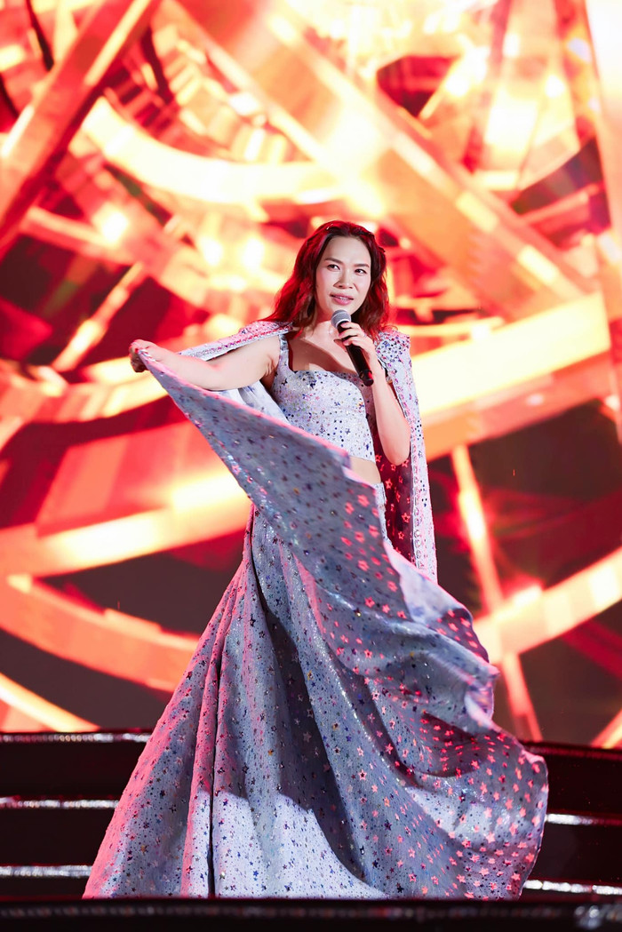 Khán giả cười khi Mỹ Tâm gặp sự cố Ảnh 2