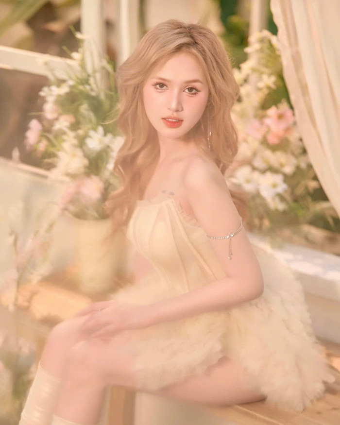 Nhan sắc xinh đẹp như búp bê của Xoài Non.