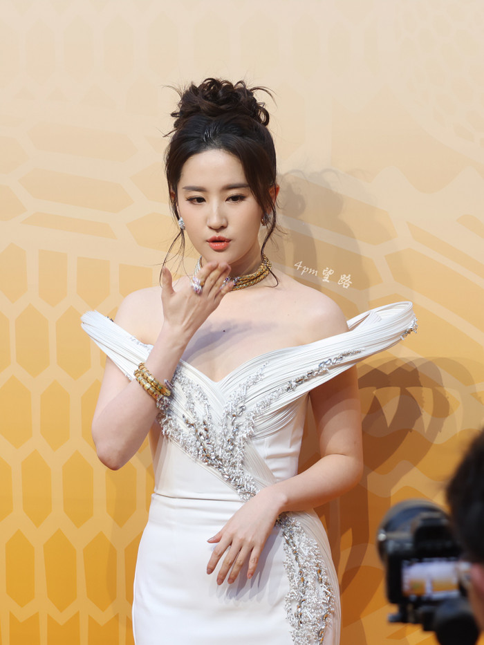 Sắc vóc trẻ trung, quyến rũ của Lưu Diệc Phi ở tuổi 36.