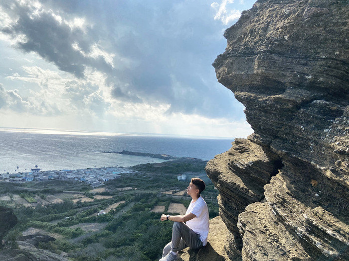 Đỉnh Cao Cát với vách đá cheo veo tuyệt đẹp