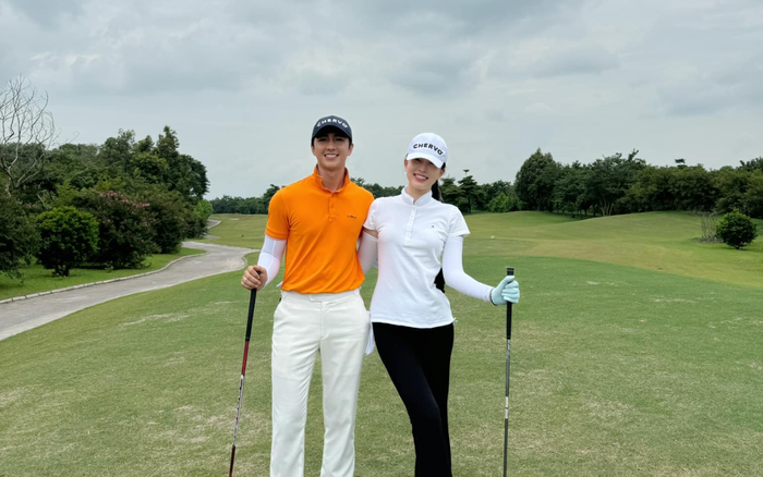 Bình An và Phương Nga đều có niềm yêu thích với bộ môn golf. Ảnh: FBNV