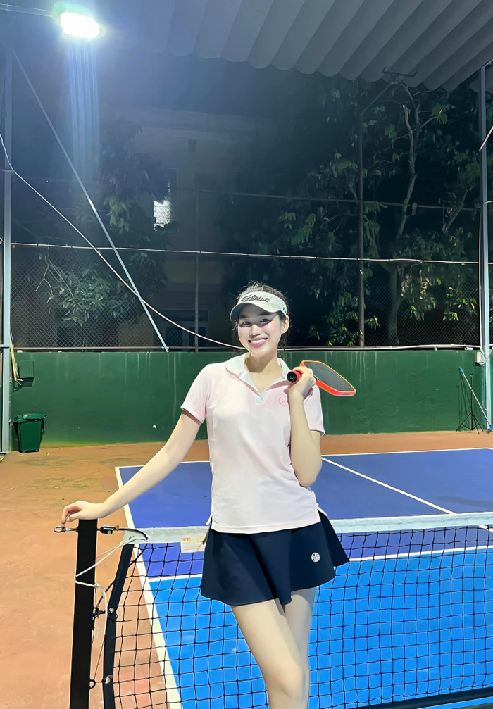 Hoa hậu Đỗ Thị Hà chơi pickleball để rèn sức khoẻ. Ảnh: FBNV