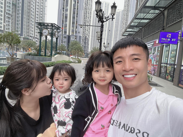 Hôn nhân của Bùi Tiến Dũng và Nguyễn Khánh Linh bên cạnh 2 con từng gặp không ít ồn ào, sóng gió.