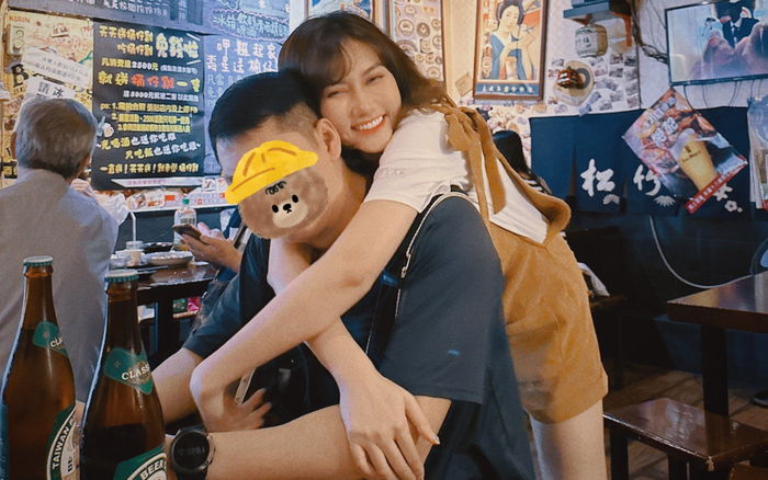 Hương Giang luôn che mặt bạn trai mỗi khi đăng ảnh. Ảnh: FBNV