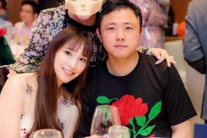 Ngô Bội Từ từ bỏ hào quang từ công việc người mẫu để cưới đại gia, hai lần sinh con đầu tiên đều được thưởng đậm.