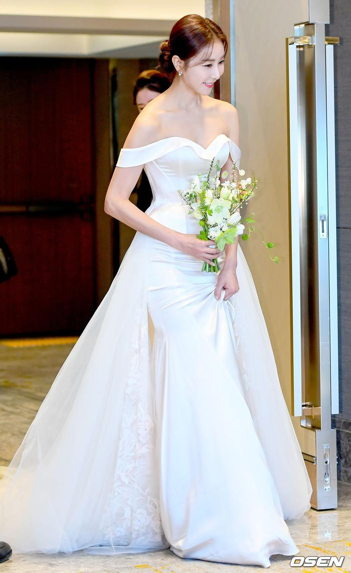 Han Eun Jung kết hôn vào năm 2020, hiện có hôn nhân viên mãn. 