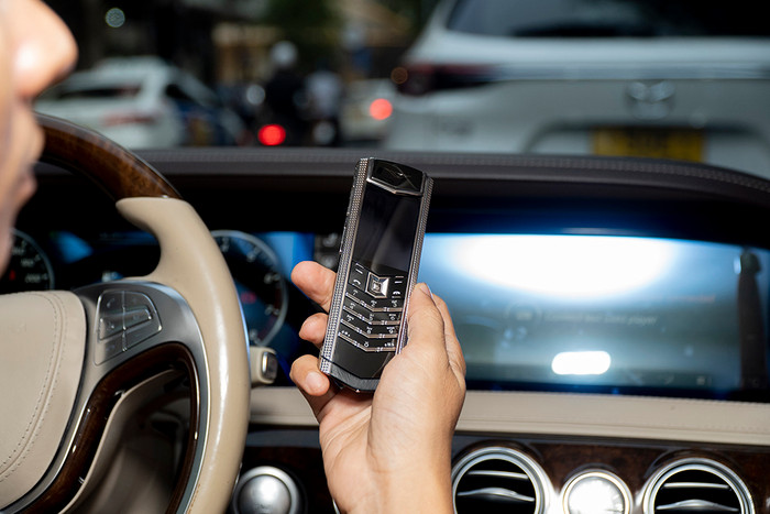 Những chiếc điện thoại Vertu bạc tỷ được ưa chuộng tại thị trường Việt Nam vài năm trở lại đây.&nbsp;