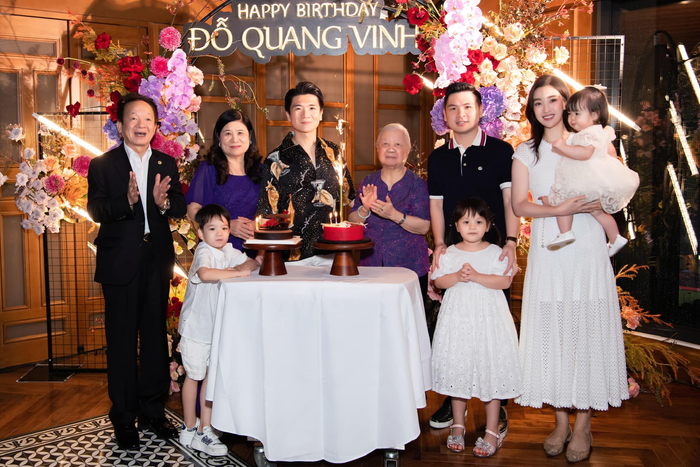 Con gái Đỗ Mỹ Linh chiếm spotlight với gương mặt bầu bĩnh vô cùng đáng yêu.