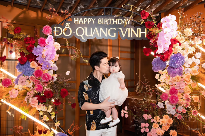 'Công chúa nhỏ' của Đỗ Mỹ Linh được khen ngợi có ngoại hình giống bố nhờ làn da trắng cùng gương mặt tròn trịa.