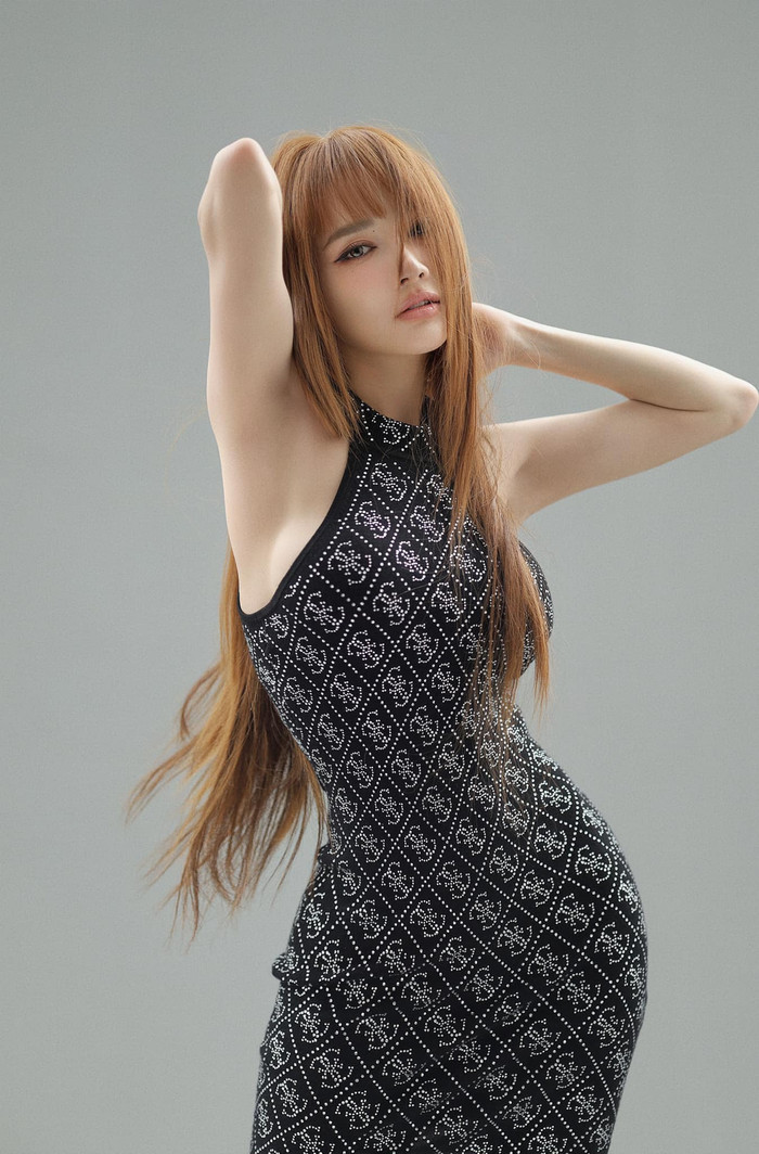 Nói về chuyện giữ dáng sau sinh, Trường Giang từng tiết lộ bà xã đã nhịn cơm suốt ba năm liền. Cô có sự thay đổi đáng kể trong thực đơn mỗi bữa và tập trung bổ sung chất nhờ rau xanh, trái cây và hạt dinh dưỡng. Song song, nữ diễn viên cũng lên thời gian biểu cho bài tập thể chất. Cô tập luyện khắt khe bộ môn yoga cùng các chu trình cardio, chạy bộ, nhảy… Được biết, mỗi ngày cô dành ra ít nhất 4 giờ để hoàn thành quá trình đốt cháy năng lượng.  