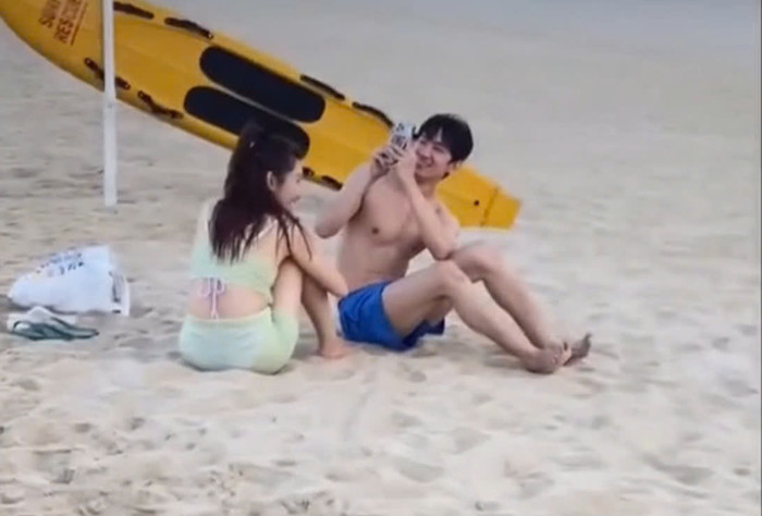 Thúy Ngân và Võ Cảnh bị bắt gặp hẹn hò