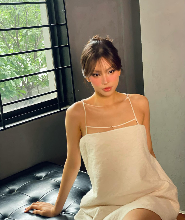 Hậu kết thúc nhiệm kỳ, Tiểu Vy rẽ hướng diễn xuất.