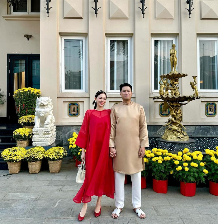 Con trai, con dâu tỷ phú Johnathan Hạnh Nguyễn đang sống trong cơ ngơi xa hoa.