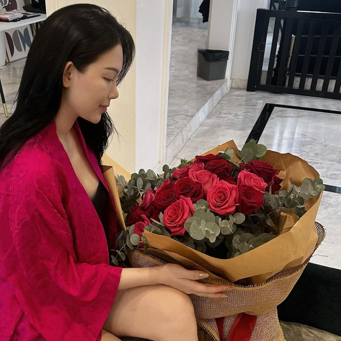 Những dịp lễ, nàng hot girl luôn nhận được quà, lời yêu thương từ chồng.