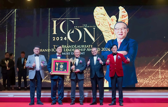 HLV Park Hang Seo đã có những chia sẻ về chuyện nhận được giải thưởng từng trao cho Ronaldo, Messi…