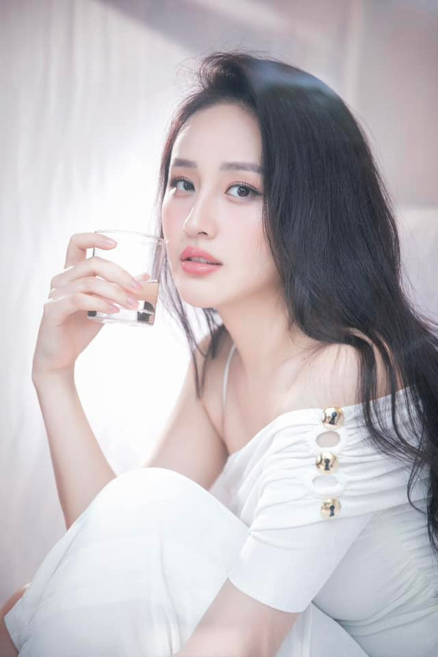 Mai Phương Thuý đẹp dịu dàng. Ảnh: FBNV