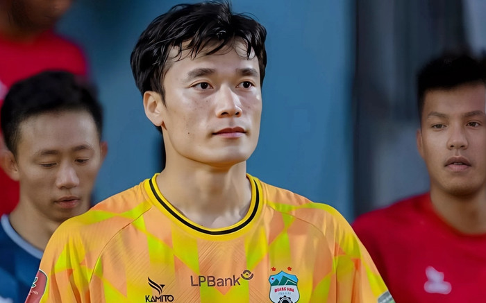 Sao trẻ cao 1m90 giúp HAGL quên thủ môn Bùi Tiến Dũng? Ảnh 2