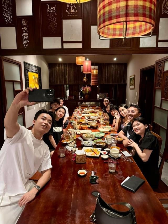 Đây cũng là lần đầu tiên Hằng Du Mục lộ diện sau ồn ào ly hôn với chồng cũ.