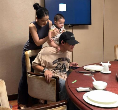 Sau khi xảy ra mâu thuẫn với chồng, Hằng Du Mục tuyên bố gia đình cô bây giờ chỉ có cô và 4 đứa con mà thôi.