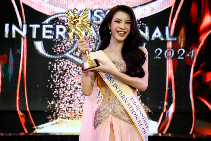 Tường San đạt danh hiệu Á hậu 2 và mang về 5 giải thưởng phụ. 