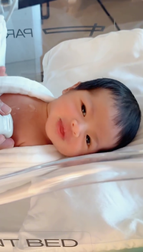 Loạt biểu cảm đáng yêu của nhóc tỳ liên tục chiếm sóng cõi mạng.