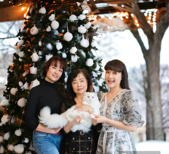 Chị gái Vân Dung cao hơn hẳn em gái.