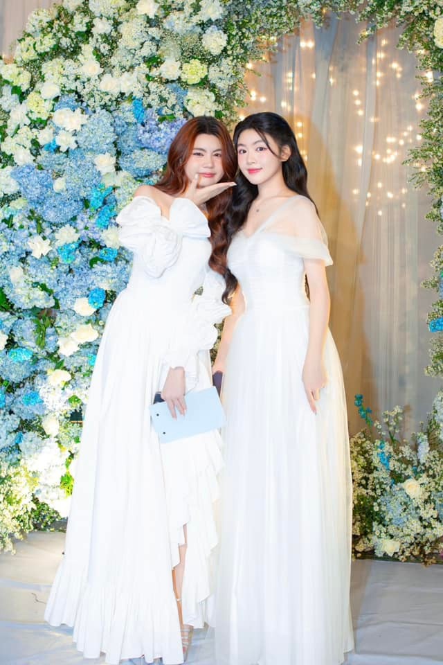 Trước dung nhan ngày càng mỹ miều, nhiều người đã dạm hỏi dự định thi tuyển Hoa hậu của con gái Quyền Linh. Phản hồi, nam MC cho biết gia đình chưa từng hướng các con đến đấu trường nhan sắc. “Hoa hậu của cha mẹ sinh ra mình là được rồi. Nhiều người đang rủ con Linh đi thi Hoa hậu nhưng trong thâm tâm Linh không muốn con Linh đi thi. Thật ra, Linh chưa chao giờ hướng tới”, Quyền Linh chia sẻ.