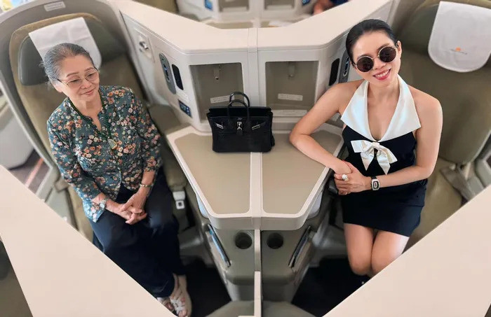 Mẹ Lệ Quyên xinh đẹp, phúc hậu ở tuổi U90, bà có tính cách vô cùng giản dị. Ảnh chụp màn hình