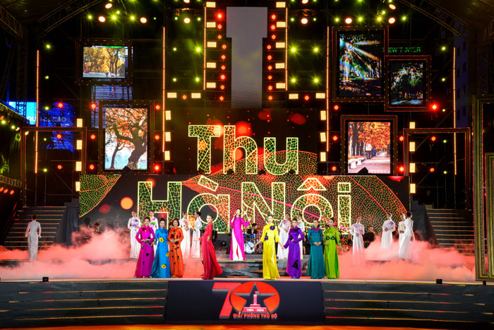 Trong khuôn khổ Chương Trình “Những Ngày Hà Nội tại Thành Phố Hồ Chí Minh' kỷ niệm 70 năm ngày Giải Phóng Thủ Đô 10/10, sự kiện quảng bá, giới thiệu các nét đặc trưng về văn hoá, di sản độc đáo của Thủ Đô Hà Nội, chương trình tái hiện không gian Hà Nội Phố xung quanh khu vực Phố Đi Bộ Nguyễn Huệ một cách sầm uất, nhộn nhịp. 