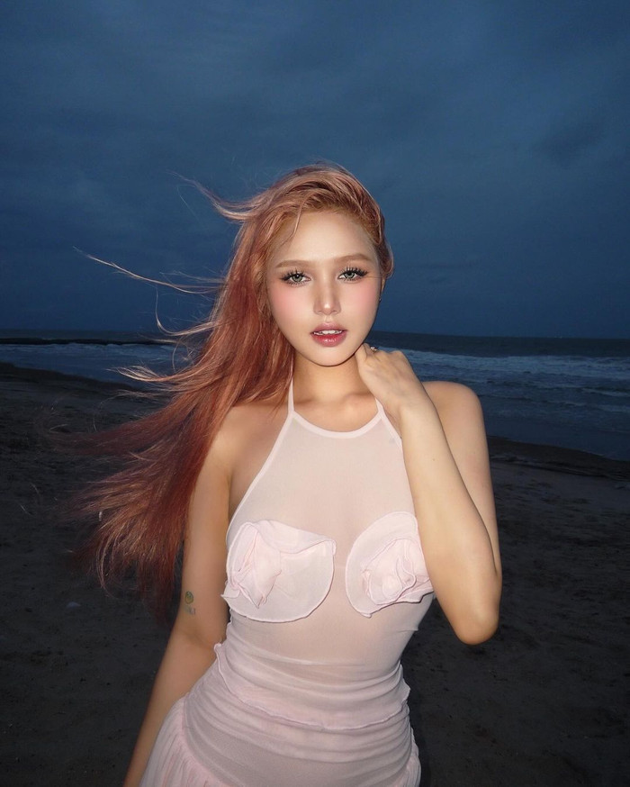 'Tôi với anh Xemesis chia tay trong hòa bình. Đến ngày hôm nay chúng tôi vẫn ngồi nói chuyện với nhau, nhắn tin và facetime bình thường. Chúng tôi vẫn hay nói chuyện với nhau', hot girl Thái Bình cho biết. 