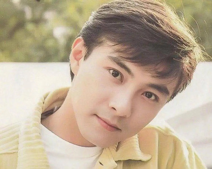 Trương Vệ Kiện từng là nam diễn viên đóng nhiều phim hài, được so sánh với Châu Tinh Trì.