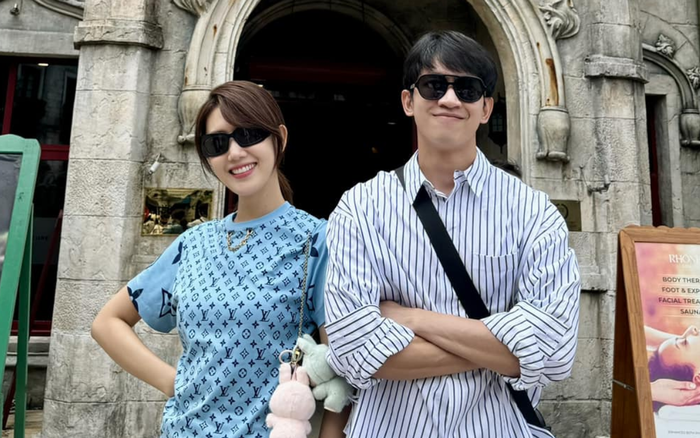 Thuý Ngân vui vẻ chụp ảnh cùng Võ Cảnh. Ảnh: FBNV