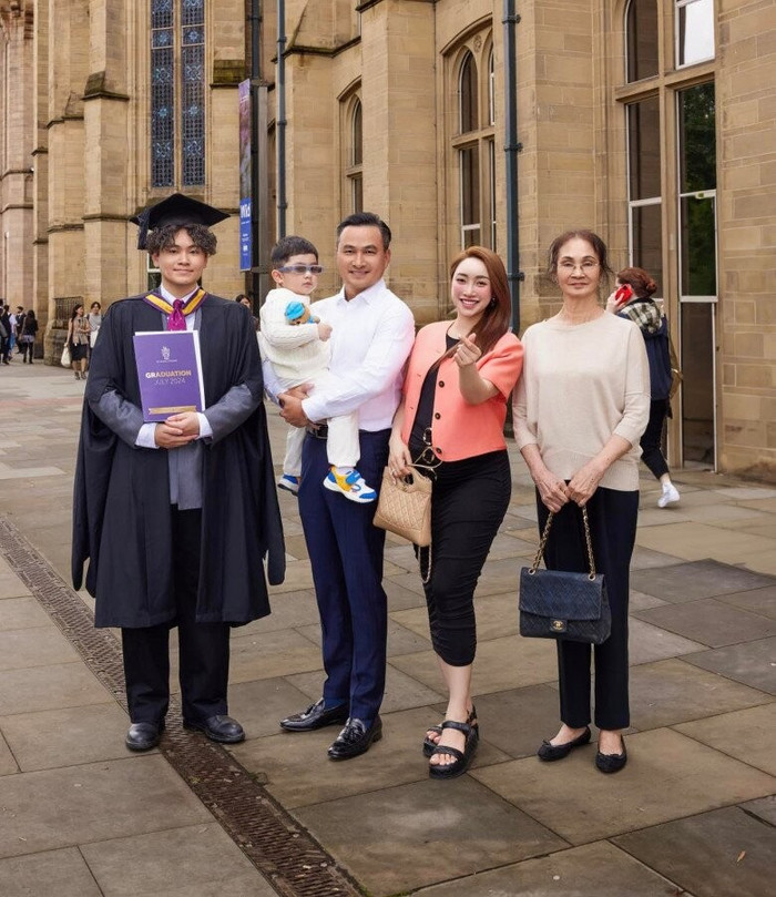 Dù đang bầu bì, Lý Thùy Chang sẵn sàng bay đường dài từ Việt Nam qua Anh chúc mừng con trai riêng của Chi Bảo.