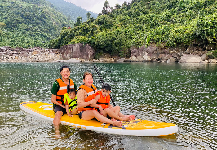 Chèo thuyền là hoạt động bạn không thể nào bỏ qua khi tới Vực Phun dịp lễ 2/9 này