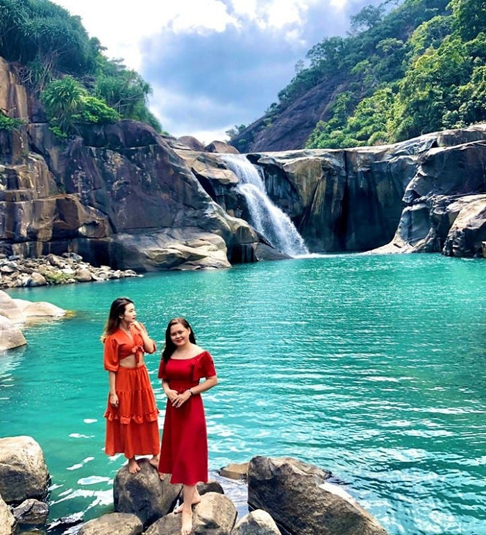 Vực Phun tuyệt đẹp với góc nào cũng là góc sống ảo